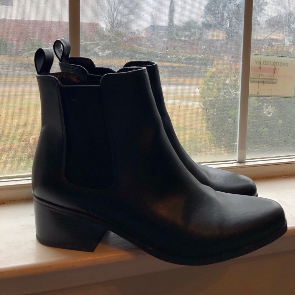 Ellie Chelsea Boots